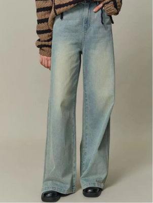 মাঝারি উচ্চ কোমর সঙ্গে loose-fit প্রশস্ত পা নকশা