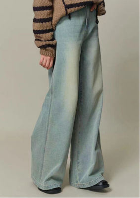 মাঝারি উচ্চ কোমর সঙ্গে loose-fit প্রশস্ত পা নকশা