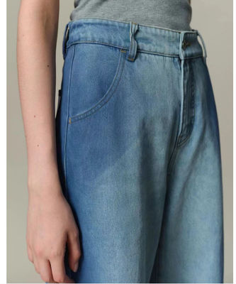মাঝারি উচ্চ কোমর সঙ্গে loose-fit প্রশস্ত পা নকশা